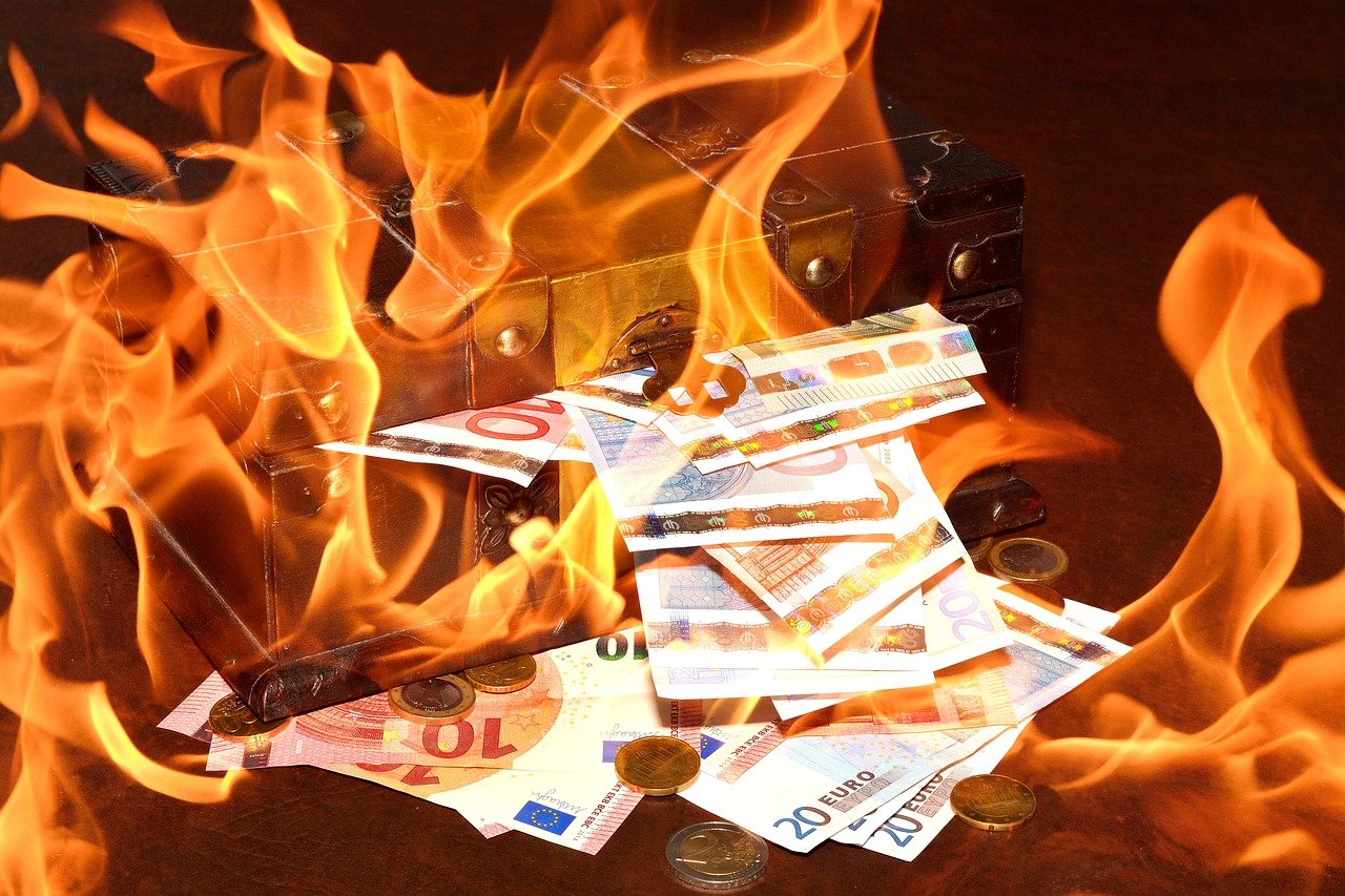 treasure chest, fire, flames-619937.jpg